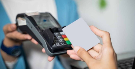 5 Key Differences: Credit Card vs. Debit Card Compared